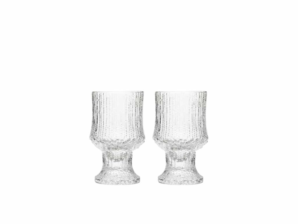Hrímað glas frá Iittala úr Ultima Thule línunni. Glösin eru flott undir rauðvín, gos, vatn og aðra kalda drykki.