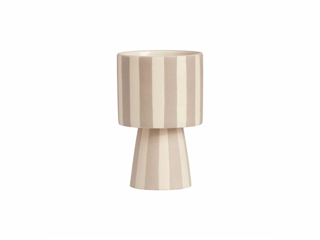 Fallegur blómapottur úr keramíki. Beige litaður röndóttur blómapottur. OYOY Toppu línan.