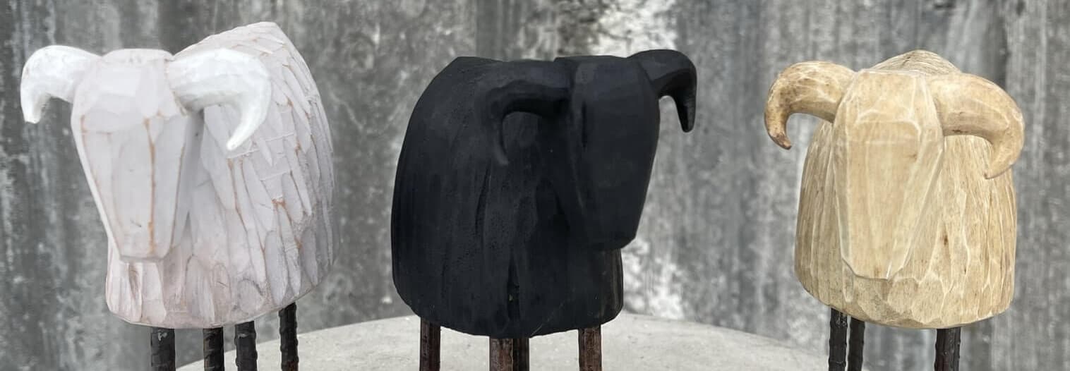 Hekla Íslandi - Skúlptúr Kind Stór Svört - Image 3